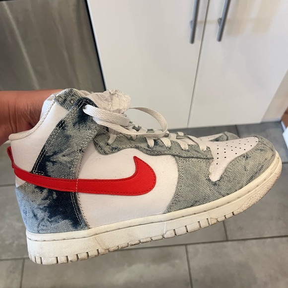 Women’s Nike Denim Dunks - Picture 2 of 4